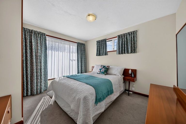 Photo of property in 73 Crofton Road, Harewood, Christchurch, 8051