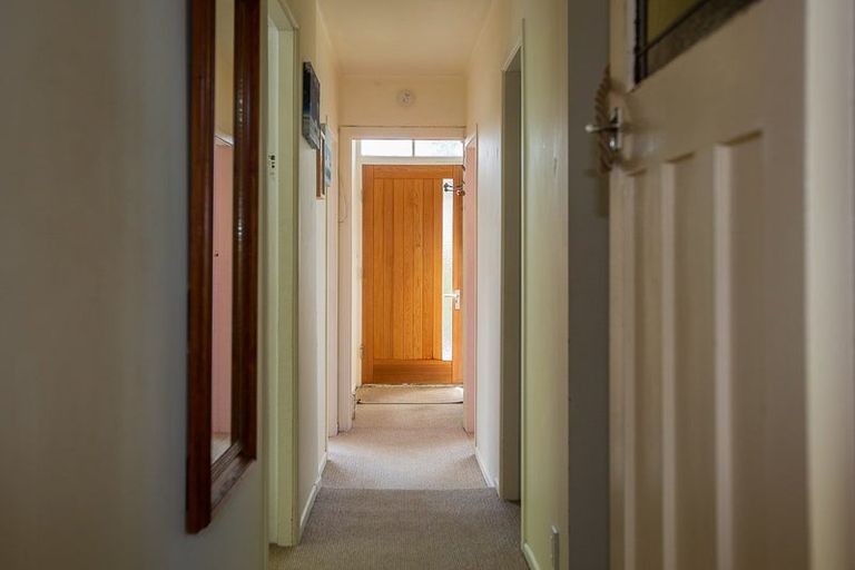 Photo of property in 174 Queens Drive, Lyall Bay, Wellington, 6022