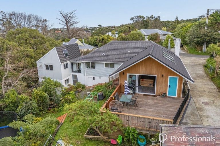 Photo of property in 57 Poto Road, Normandale, Lower Hutt, 5010