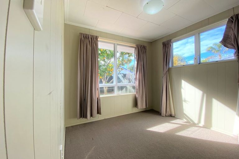 Photo of property in 2/127 Swanson Road, Henderson, Auckland, 0610
