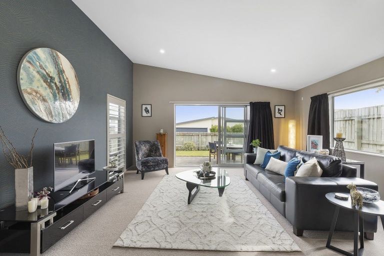 Photo of property in 32 Havana Rise, Grenada Village, Wellington, 6037