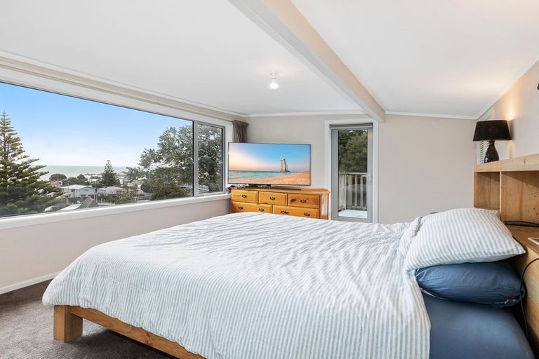 Photo of property in 14 Grays Road, Plimmerton, Porirua, 5026