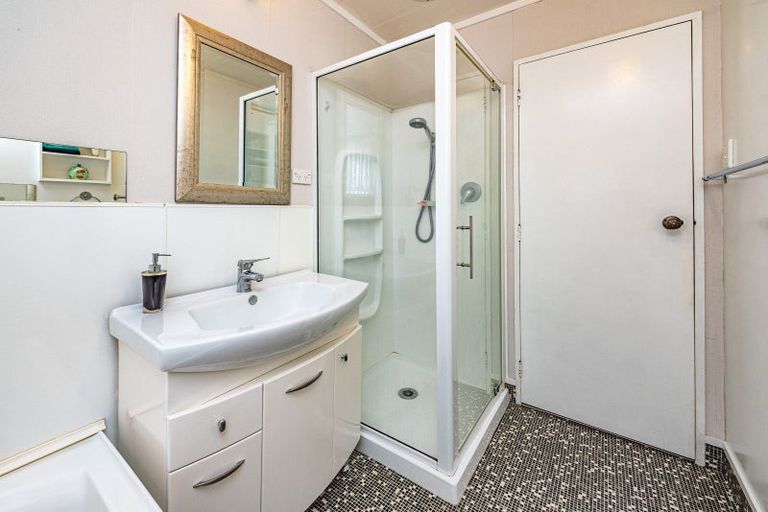 Photo of property in 102 Hinau Street, Castlecliff, Whanganui, 4501