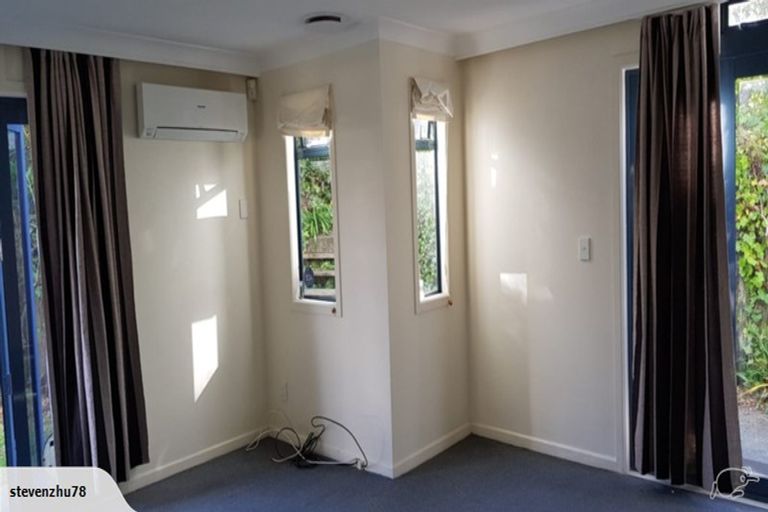 Photo of property in 152a Newlands Road, Newlands, Wellington, 6037