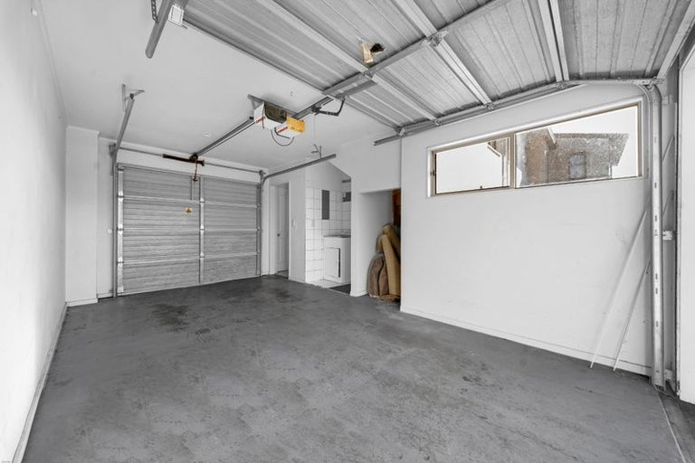 Photo of property in 11 Lockington Avenue, Henderson, Auckland, 0612