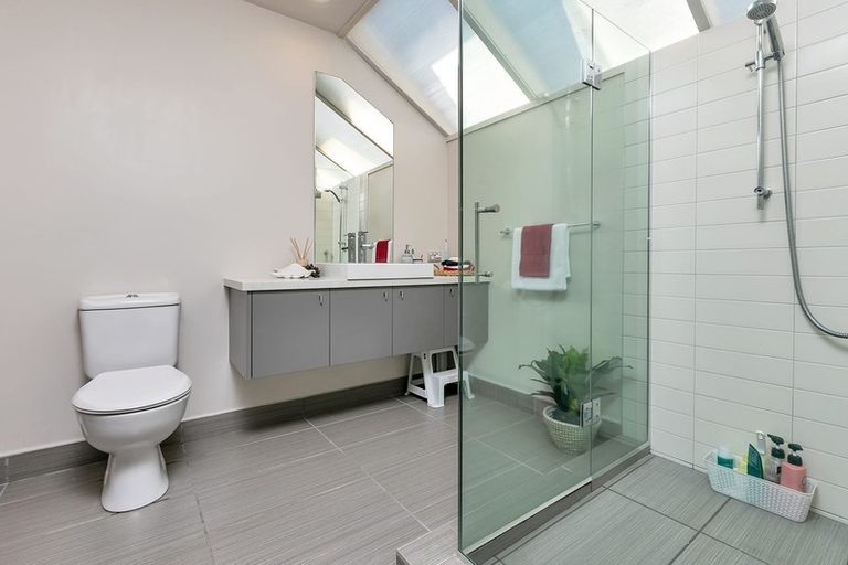 Photo of property in 1/33 Beach Haven Road, Beach Haven, Auckland, 0626