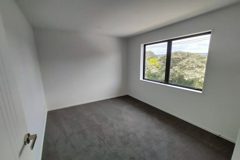 Photo of property in 1 Korokio Lane, Henderson, Auckland, 0612