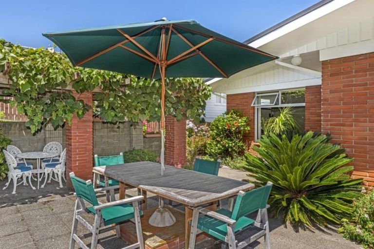 Photo of property in 92 Moana Road, Okitu, Gisborne, 4010