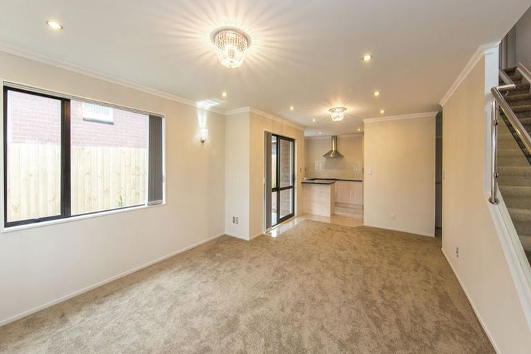 Photo of property in 27 Tironui Station Road East, Papakura, 2110
