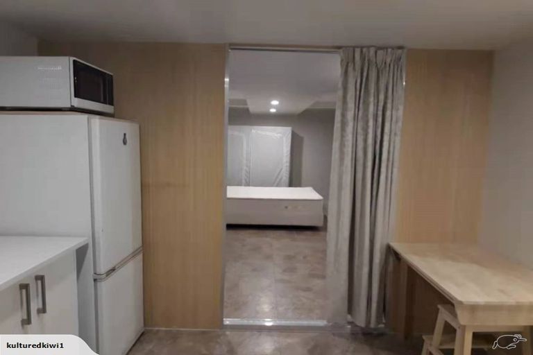 Photo of property in 1/25 Downing Street, Glenfield, Auckland, 0629