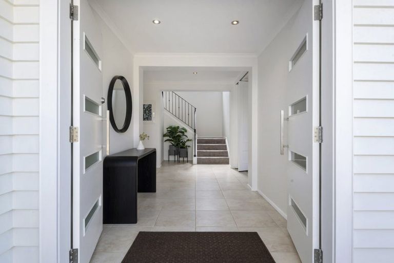 Photo of property in 22 Eversleigh Road, Belmont, Auckland, 0622