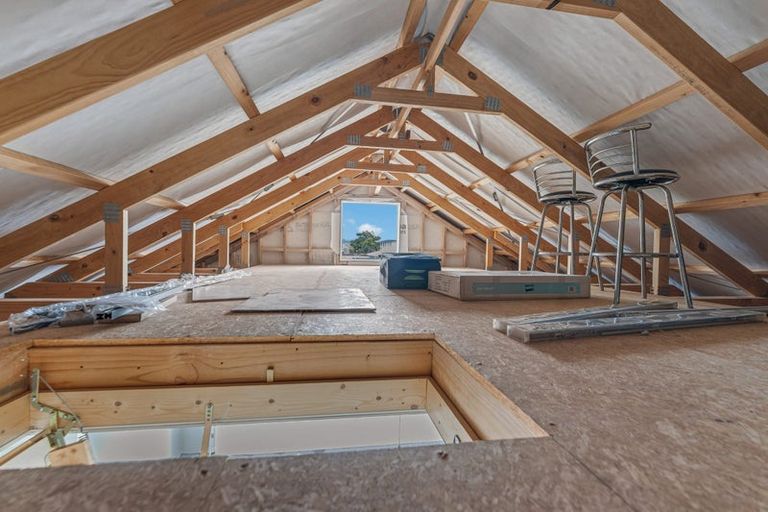 Photo of property in 12 Cleve Road, Green Bay, Auckland, 0604