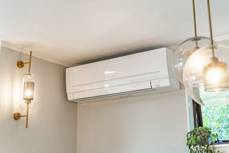 Photo of property in 33 Oak Avenue, Paremata, Porirua, 5024