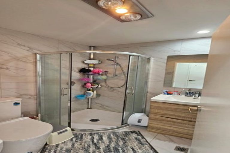 Photo of property in 9/6 Kereru Street, Henderson, Auckland, 0612