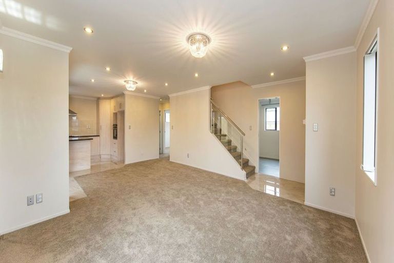 Photo of property in 27 Tironui Station Road East, Papakura, 2110