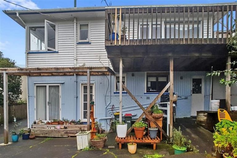 Photo of property in 142 Glengarry Road, Glen Eden, Auckland, 0602