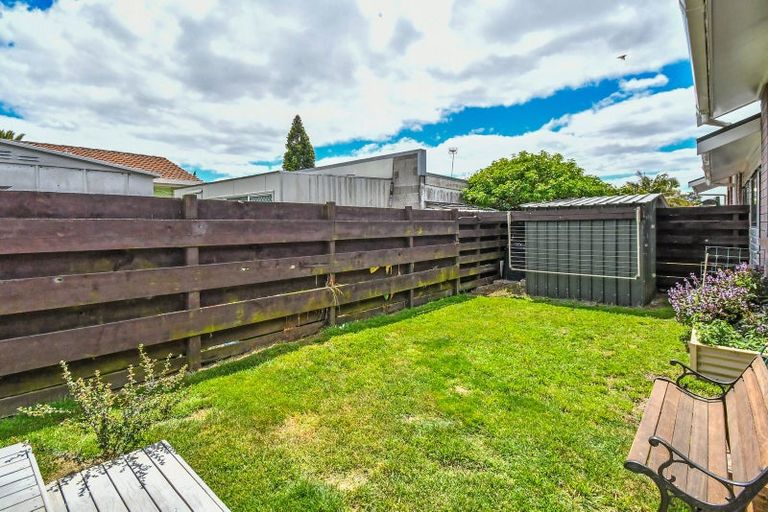 Photo of property in 2/29 Beach Road, Pahurehure, Papakura, 2113