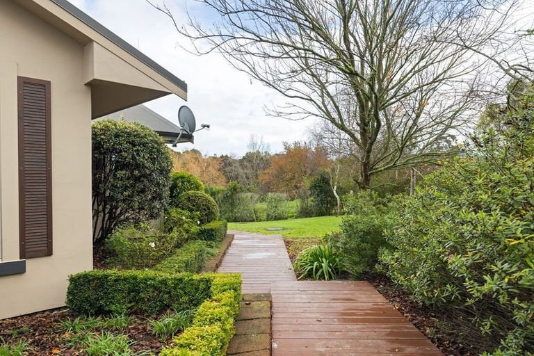 Photo of property in 37 La Lena Grove, Fitzherbert, Palmerston North, 4410