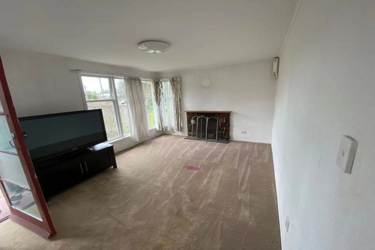 Photo of property in 71 Smythe Road, Henderson, Auckland, 0612