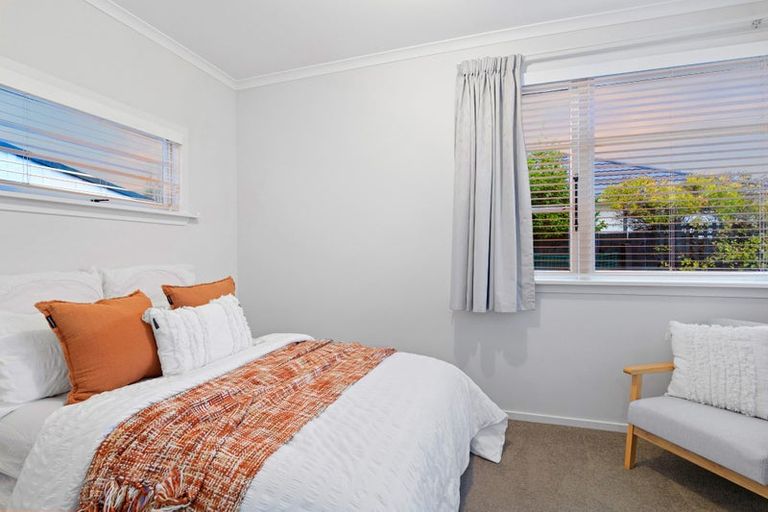 Photo of property in 221 Weston Road, St Albans, Christchurch, 8052