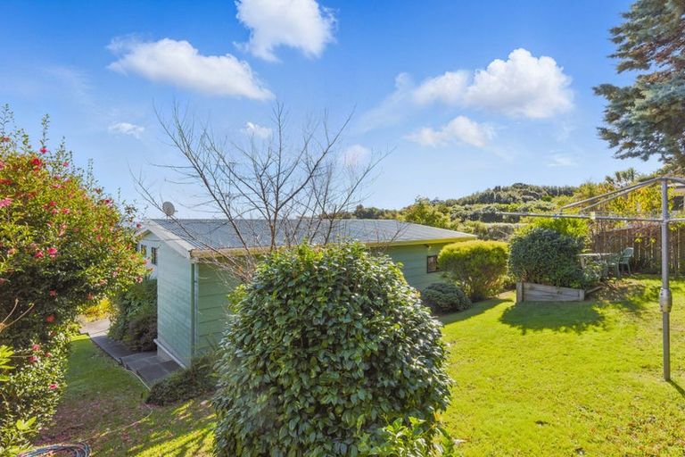 Photo of property in 47 Kakariki Grove, Waikanae, 5036