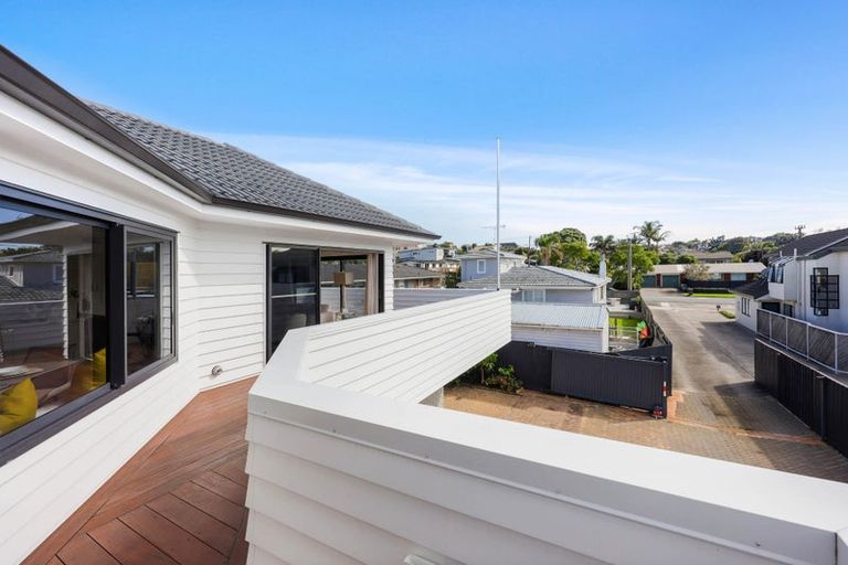 Photo of property in 2/30 Eastern Beach Road, Eastern Beach, Auckland, 2012