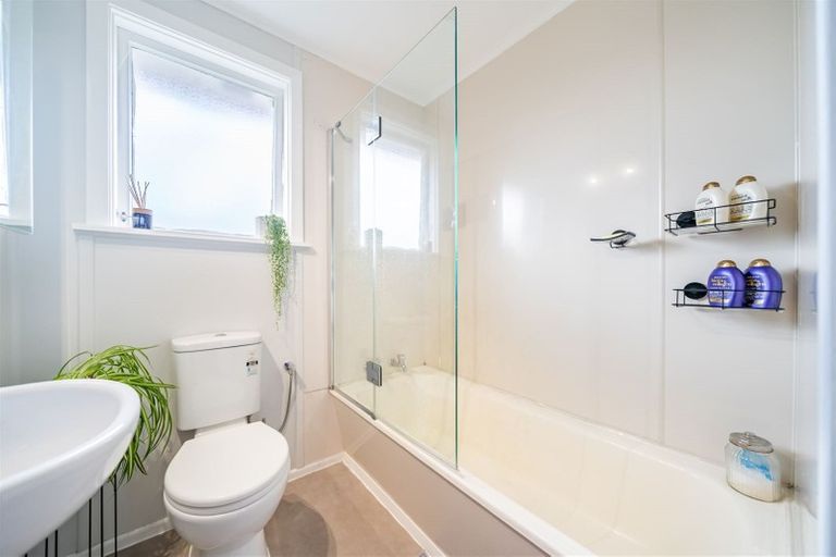 Photo of property in 2/68a Seddon Street, Wallaceville, Upper Hutt, 5018