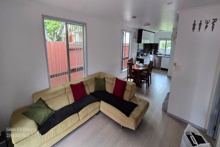 Photo of property in 20 Barnea Circle, Glen Eden, Auckland, 0602