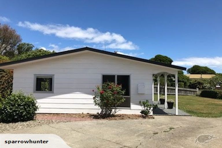 Photo of property in 6 Aratika Crescent, Otaki, 5512