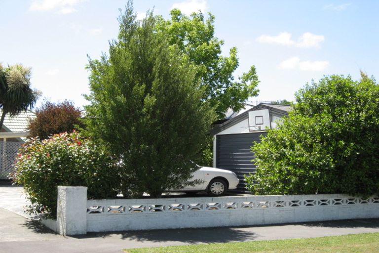 Photo of property in 1/36 Pinehurst Crescent, Russley, Christchurch, 8042