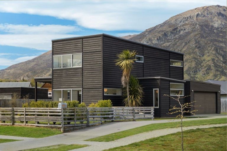 Photo of property in 26 Mavora Road, Lake Hayes, Queenstown, 9304