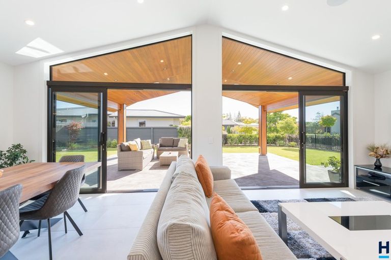 Photo of property in 4 Puketutu Grove, Motueka, 7120