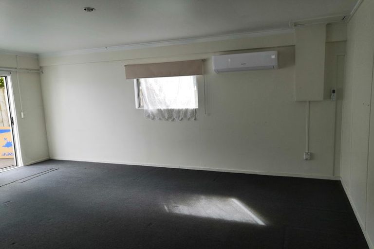 Photo of property in 143 Waimumu Road, Massey, Auckland, 0614