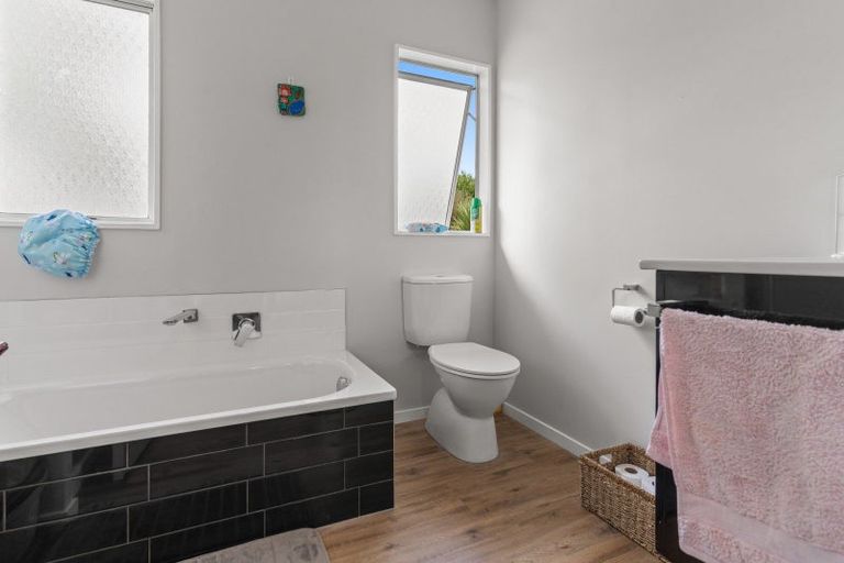 Photo of property in 4 Baillie Crescent, Carterton, 5713