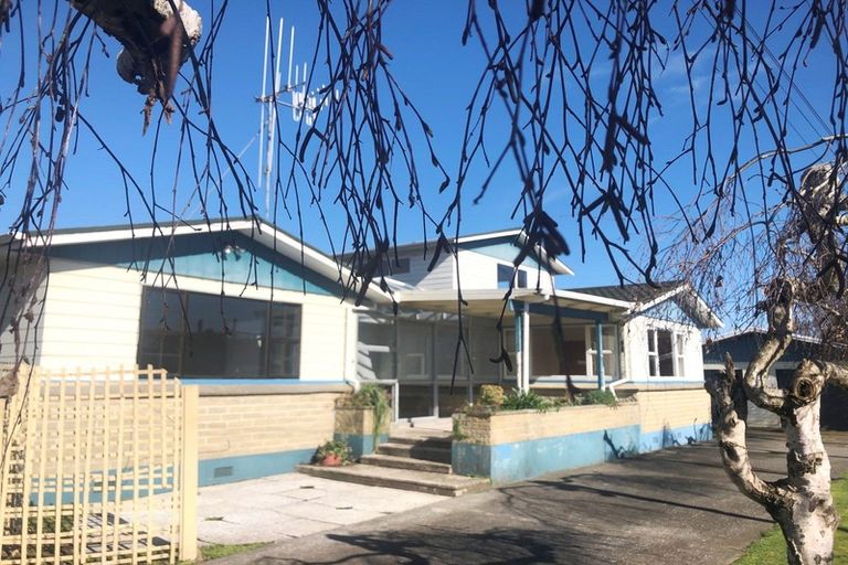 Photo of property in 10 William Street, Levin, 5510