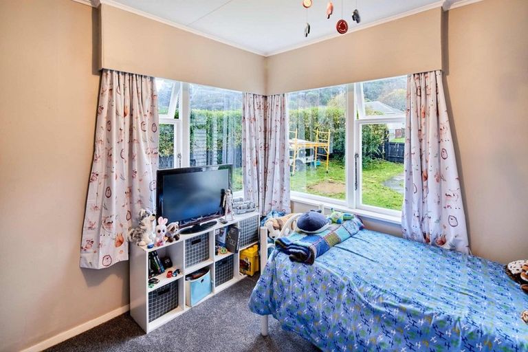 Photo of property in 168 Wellington Road, Wainuiomata, Lower Hutt, 5014