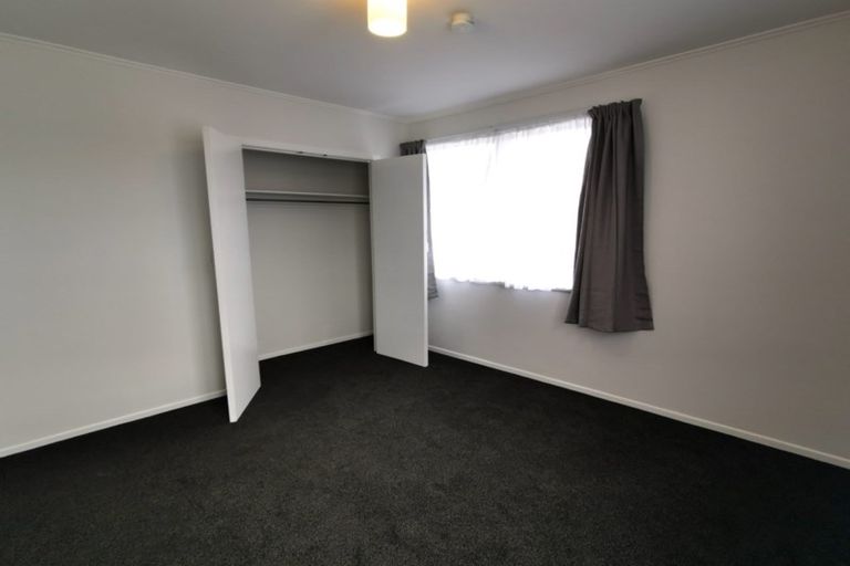 Photo of property in 2 Maybelle Place, Kelston, Auckland, 0602
