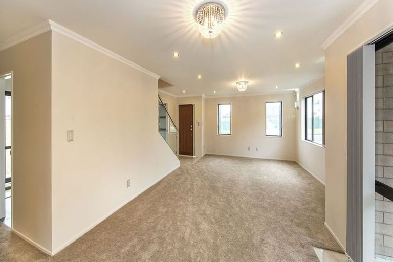 Photo of property in 27 Tironui Station Road East, Papakura, 2110