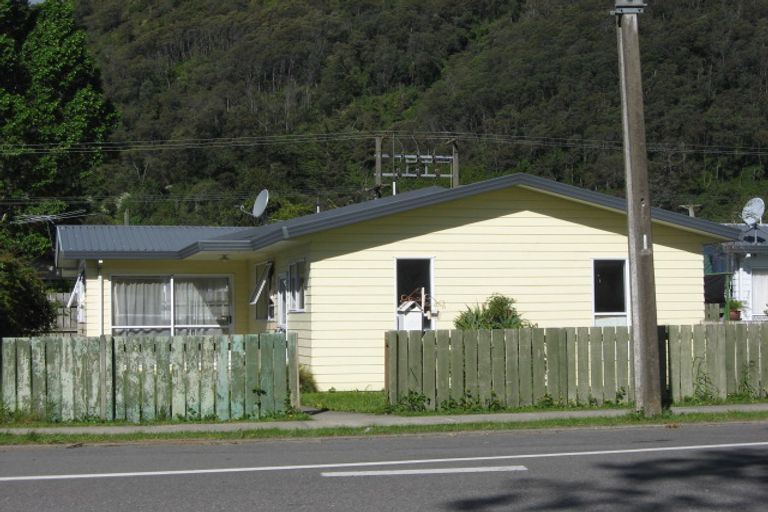 Photo of property in 16a Nelson Square, Picton, 7220