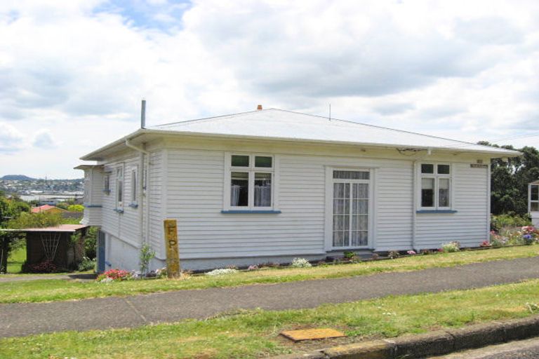 Photo of property in 2/10 Waterfront Road, Mangere Bridge, Auckland, 2022