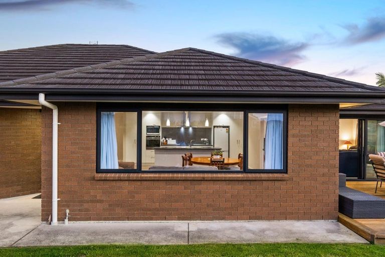 Photo of property in 16 Pitoitoi Drive, Riverhead, 0820