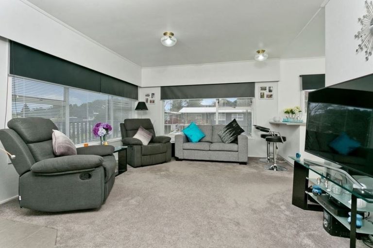 Photo of property in 1/14 Kathleen Street, Totara Vale, Auckland, 0627