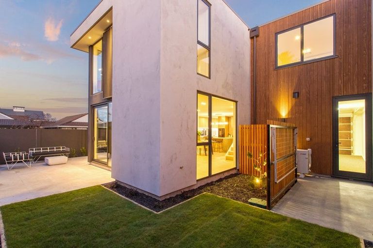 Photo of property in 37 Office Road, Merivale, Christchurch, 8014