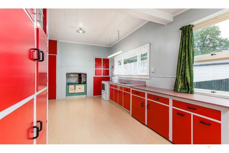 Photo of property in 16 Dobson Street, Waimate, 7924