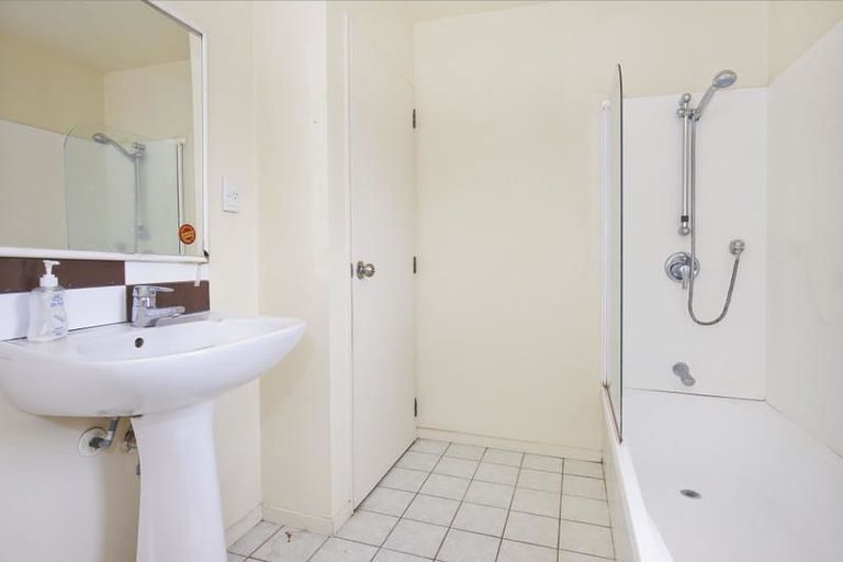 Photo of property in Emery Gardens, 5/4 Ambrico Place, New Lynn, Auckland, 0600