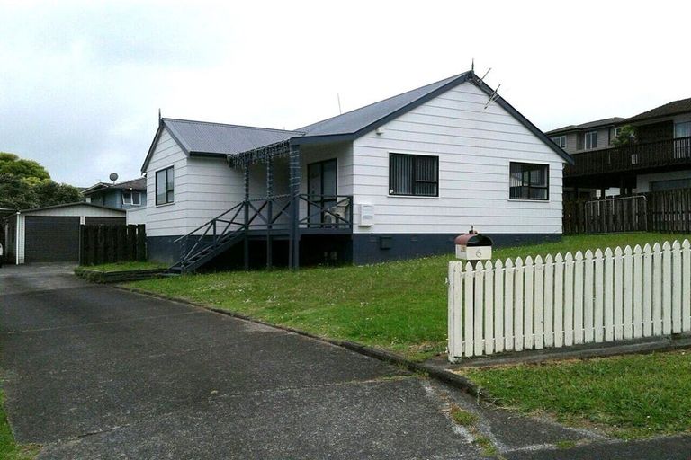 Photo of property in 6 Marco Place, Highland Park, Auckland, 2010