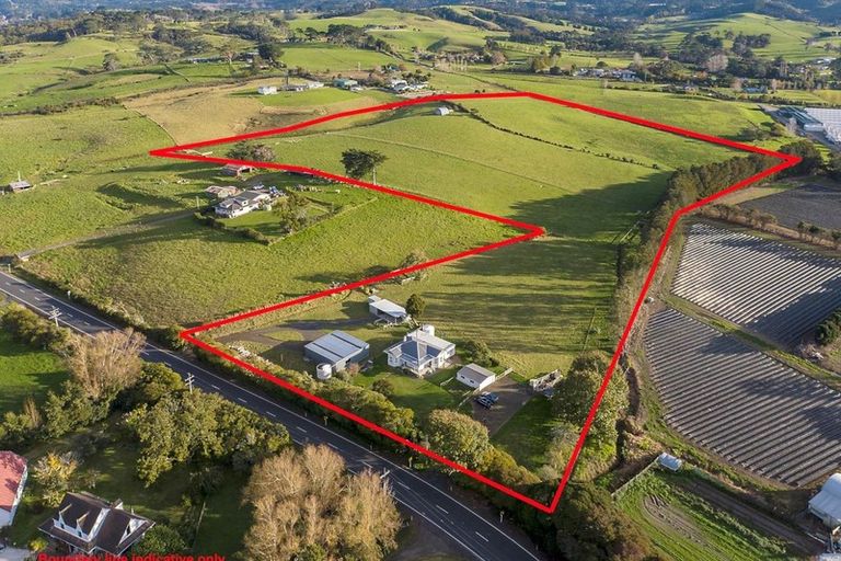 Photo of property in 290 Waitakere Road, Taupaki, 0782