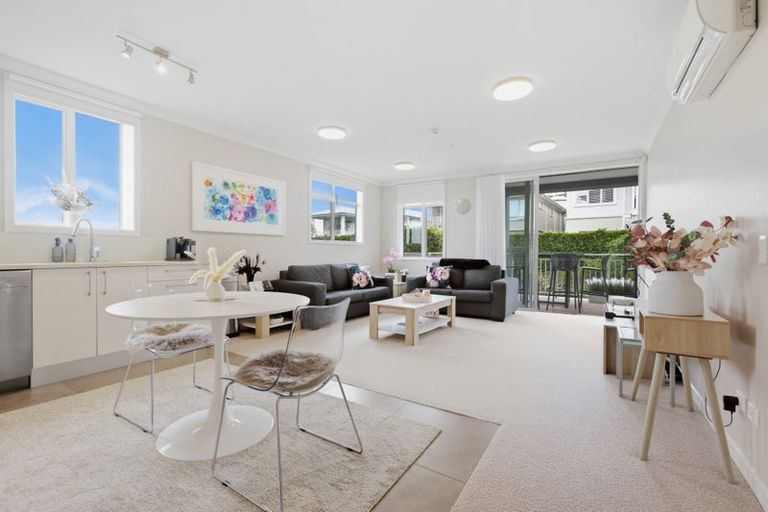 Photo of property in 76 Rewa Rewa Lane, Orewa, 0931