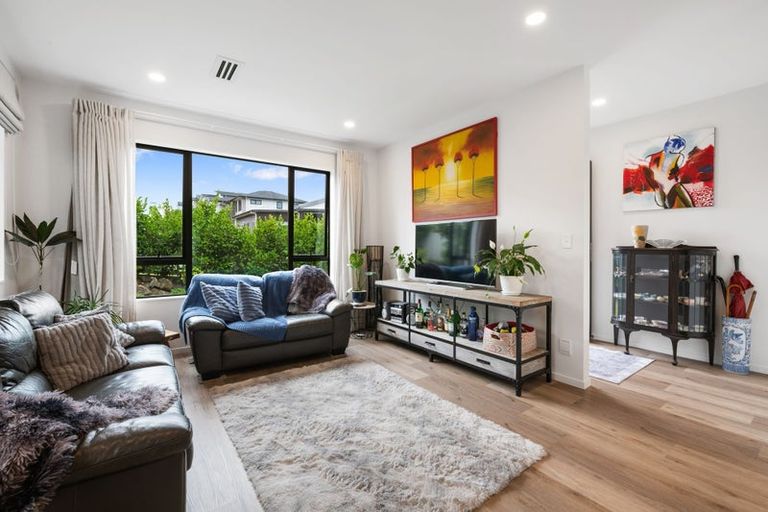Photo of property in 61 Godfrey Drive, Orewa, 0931