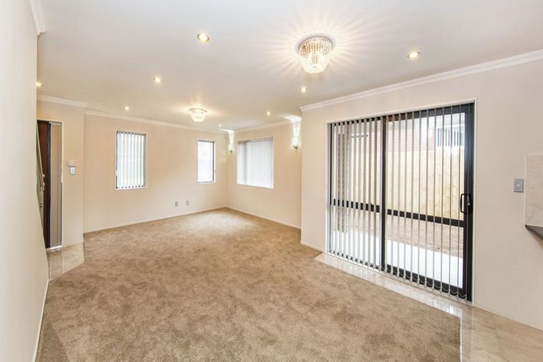 Photo of property in 27 Tironui Station Road East, Papakura, 2110